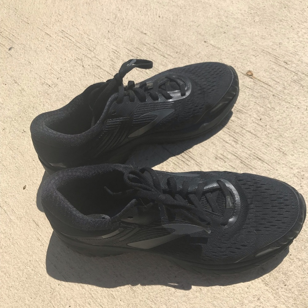 Brooks GTS 18 running shoe